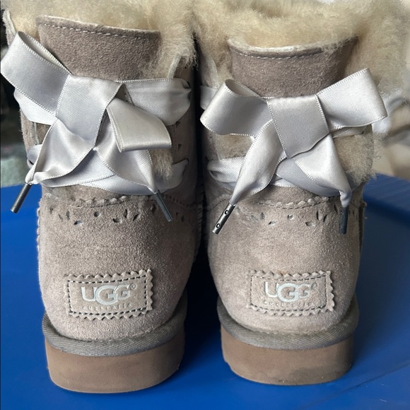Women’s Ugg Bailey mini bow boot - Picture 3 of 6